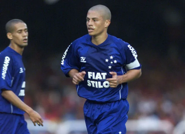 Em festa no Mineirão, Alex marca e se despede da torcida do Cruzeiro