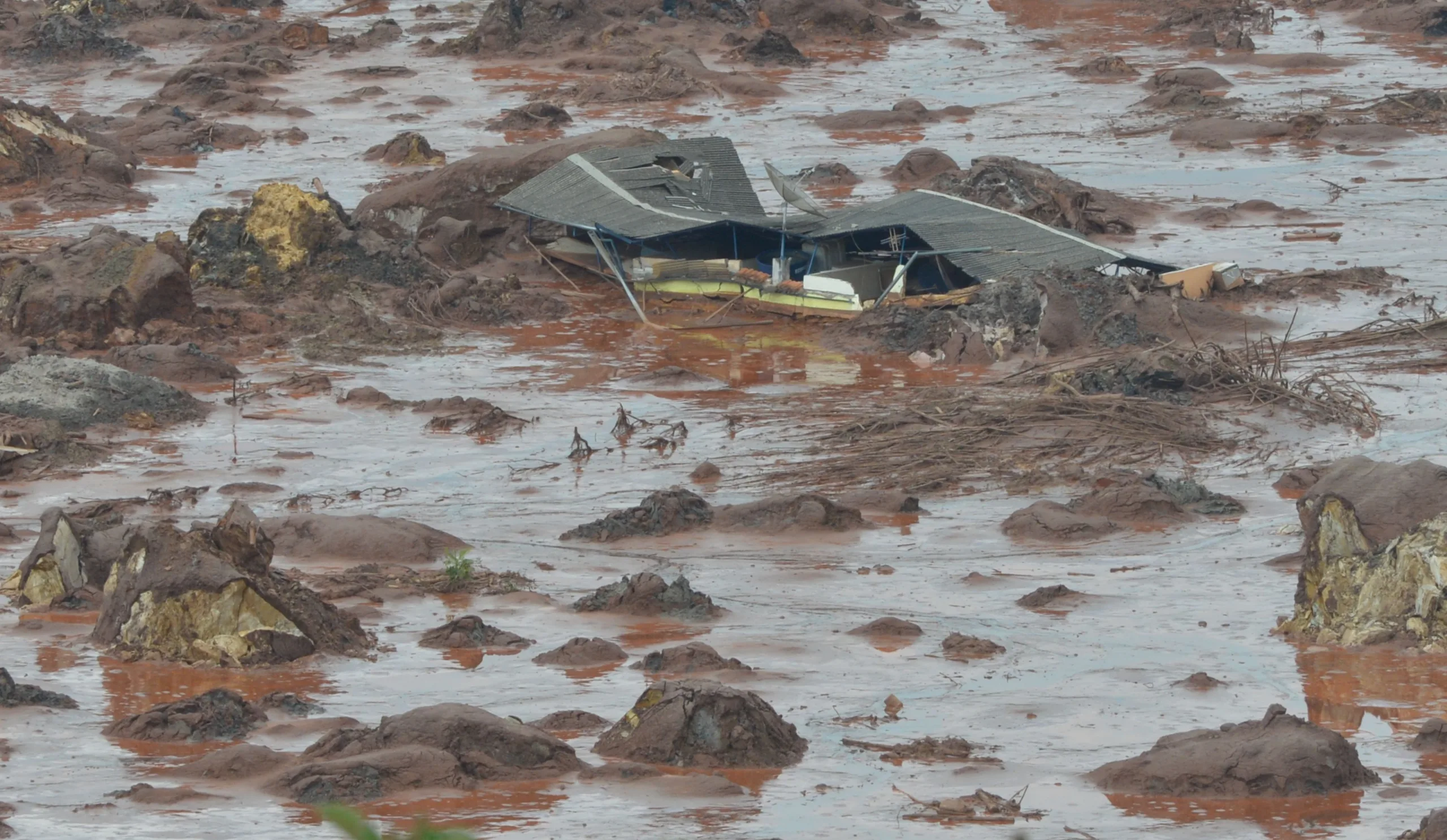 Mariana (MG) – Área afetada pelo rompimento de barragem no distrito de Bento Rodrigues, zona rural de Mariana, em Minas Gerais (Antonio Cruz/Agência Brasil)