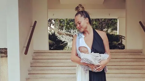 Chrissy Teigen abre o coração sobre depressão pós-parto: - Estava cheia de bebida