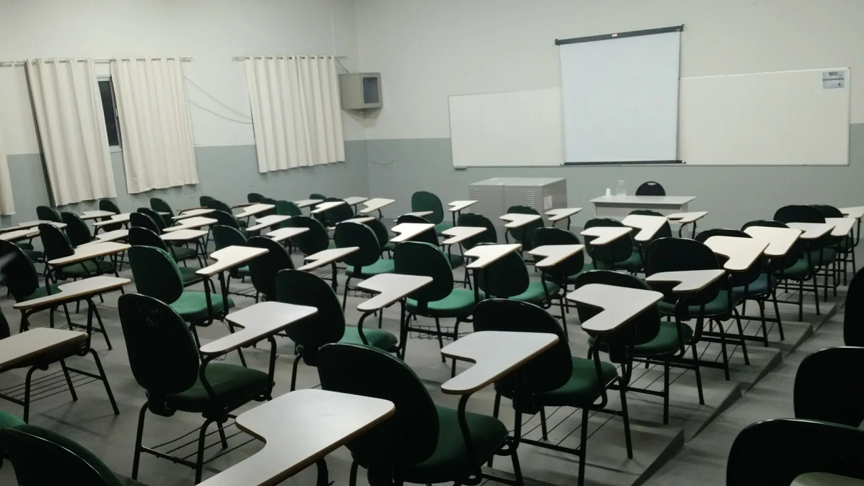 Escolas só devem ficar fechadas se não houver outra alternativa, dizem entidades