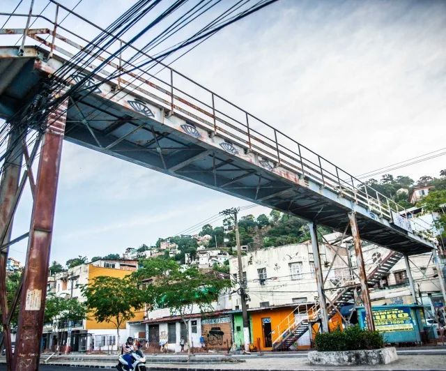 Passarela de Pedestres na Avenida Vitória que será leiloada