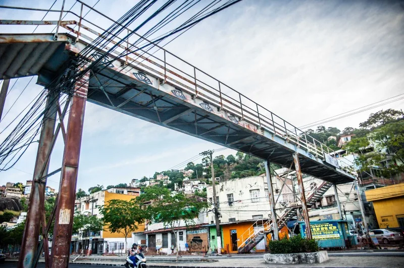 Passarela de Pedestres na Avenida Vitória que será leiloada