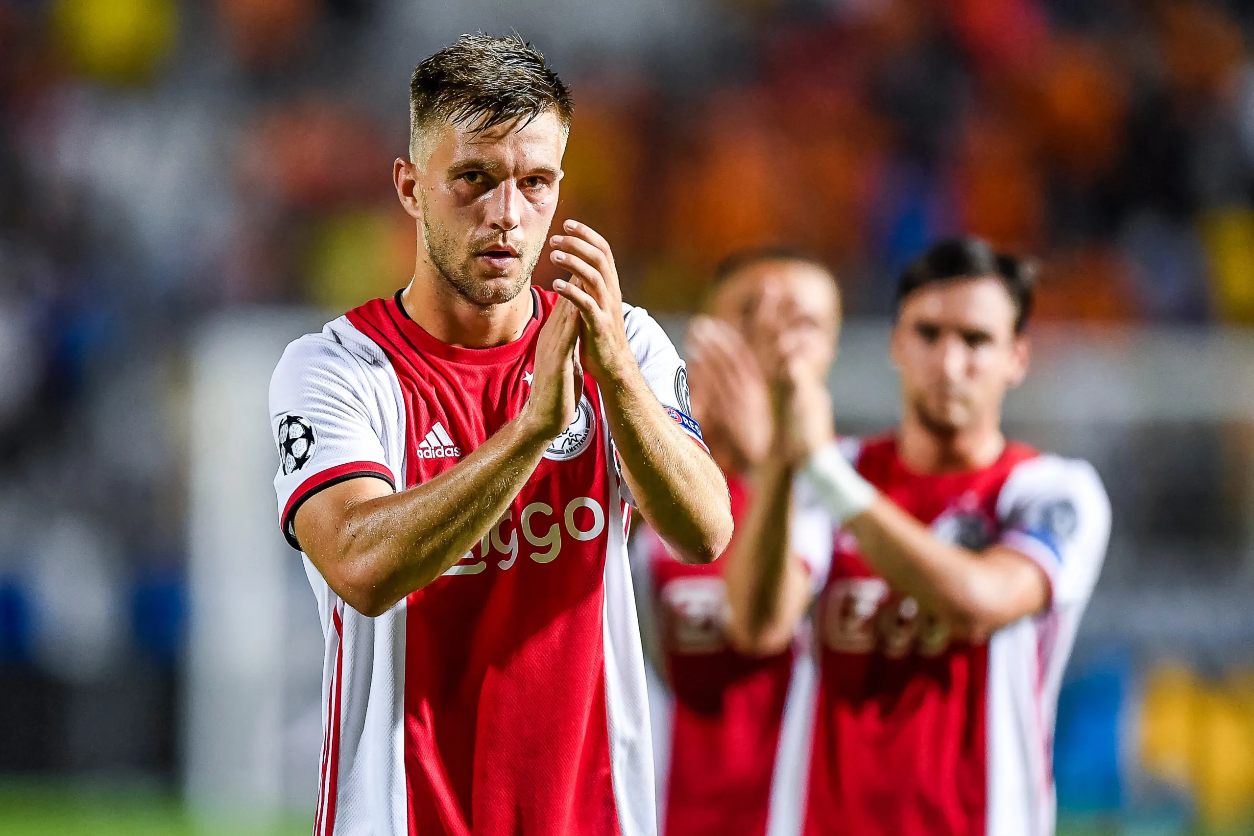 Ajax suporta pressão do APOEL e empata sem gols nos playoffs da Liga dos Campeões