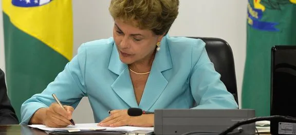 Dilma veta projeto que reajusta salários do Judiciário