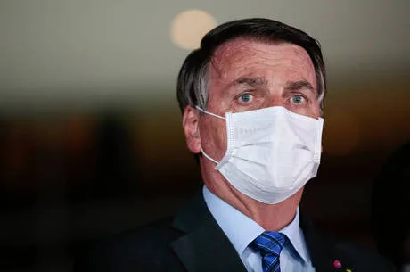 Bolsonaro revela que desistiu do Renda Brasil e vai manter o Bolsa Família