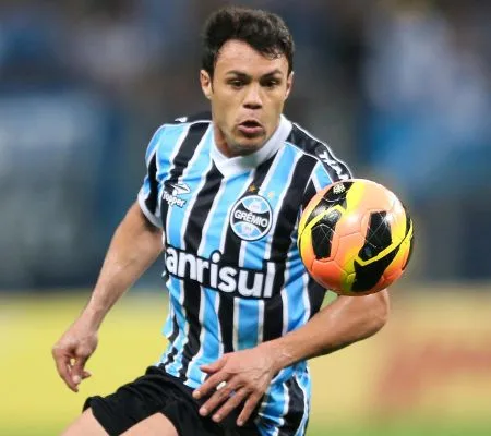 Vasco negocia com Grêmio a contratação do atacante Kleber “Gladiador”