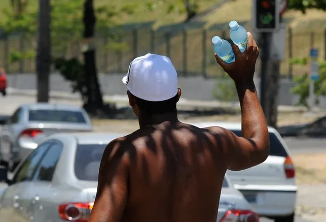 Rio de Janeiro – Pelo segundo dia consecutivo, o Rio bateu recorde de calor em 2014