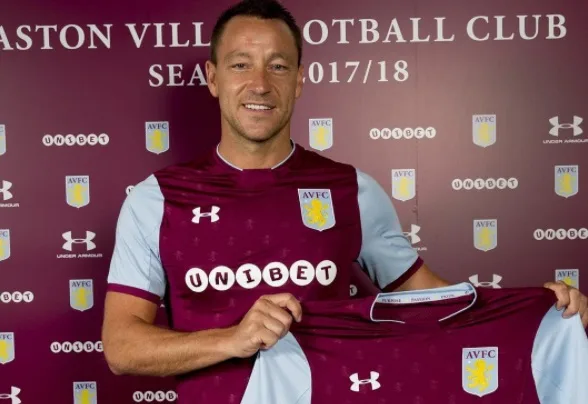 Após encerrar uma era de 22 anos no Chelsea, Terry assina com o Aston Villa