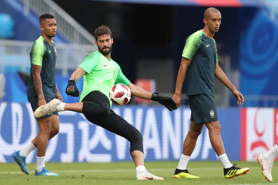 Brasil 'esquece' final da Copa e foca no México; Marcelo está fora