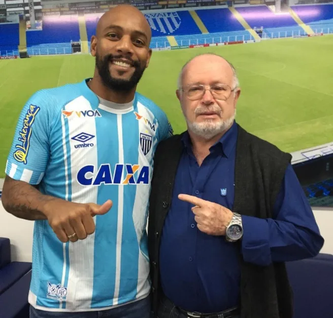 Avaí anuncia contratação do veterano lateral-direito Maicon