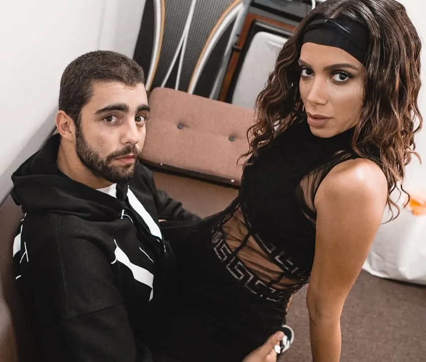 Anitta confirma que está 'dando um tempo' no relacionamento com Pedro Scooby