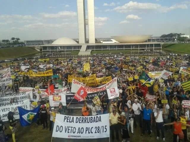 Servidores capixabas querem derrubar veto de Dilma