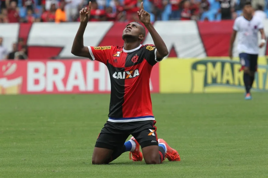 Marcelo Cirino e Canteros dão susto e deixam treino do Flamengo com dores