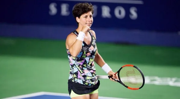 Carla Suárez Navarro confirma favoritismo e atropela na estreia na Suíça