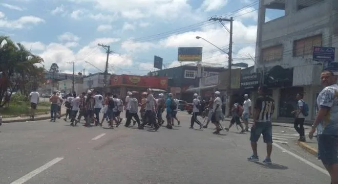 Briga entre torcedores de Santos e Corinthians deixa um torcedor em estado grave