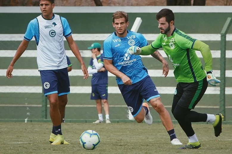 Sem mudanças, Goiás encara Grêmio para tentar manter bom momento no Brasileirão