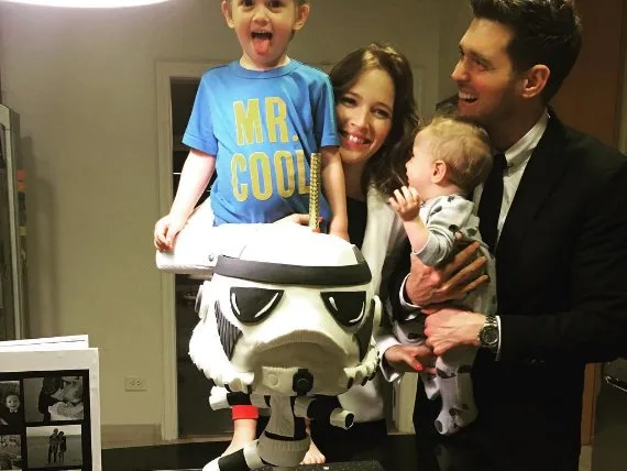 Com câncer no fígado, filho de Michael Bublé tem 90% de chance de sobreviver