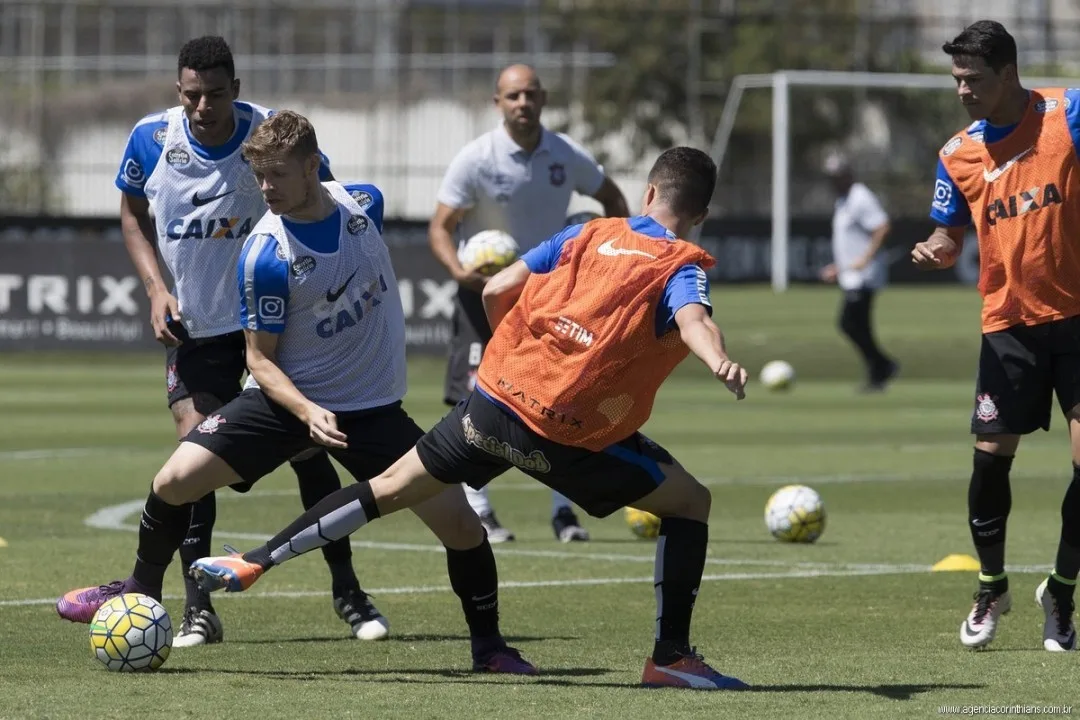 Corinthians inicia semana focado em fechar com novo técnico