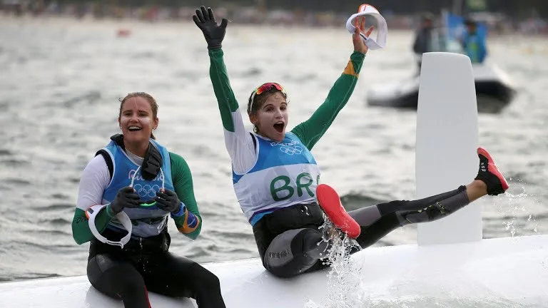 Em prova perfeita, dupla brasileira conquista medalha de Ouro na vela