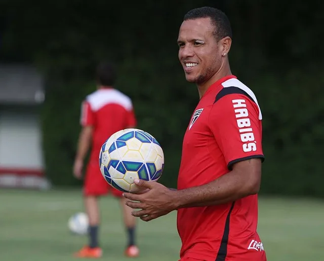 Luis Fabiano recebe sondagens e deve deixar o São Paulo no fim do ano