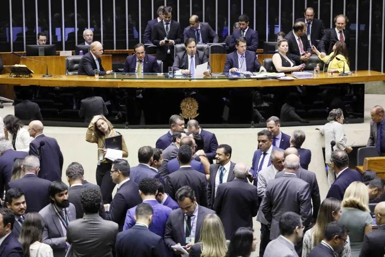 Proximidade com Planalto provoca baixa no Centrão