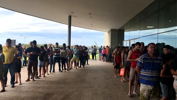 Filas gigantes são registradas para fazer biometria em Vila Velha nesta 5ª