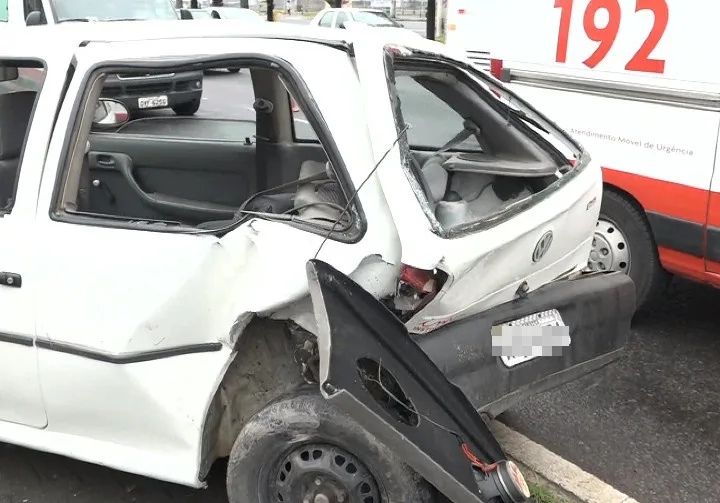 Médico perde controle da direção do carro, atinge veículos e pessoas ficam feridas na Serra