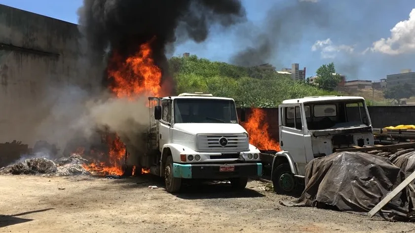 Incêndio atinge transportadora em Cariacica