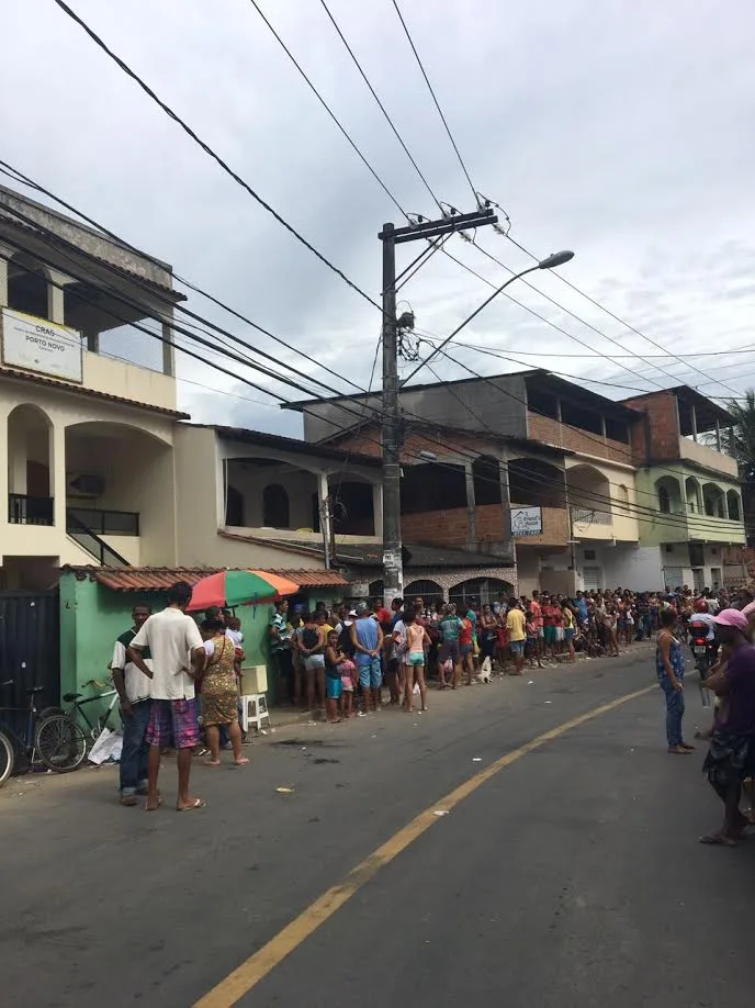 Tiro deixa população em pânico na fila de vacinação em Cariacica