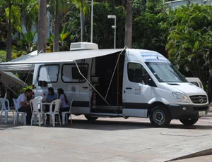 Equipes do Procon tiram dúvidas de consumidores em Cachoeiro