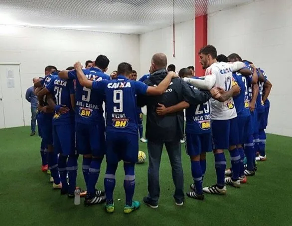 Jogadores do Cruzeiro dizem que 'é hora de o futebol se unir'