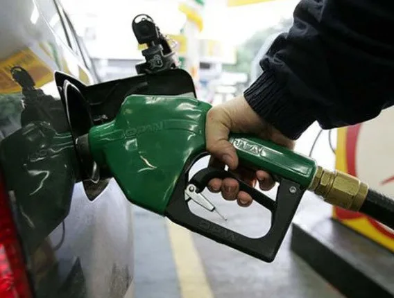 Petrobras anuncia alta de 0,80% no preço da gasolina e queda de 0,20% no diesel