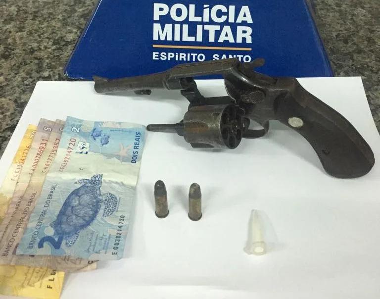 PM apreende arma de fogo e adolescente em Guarapari