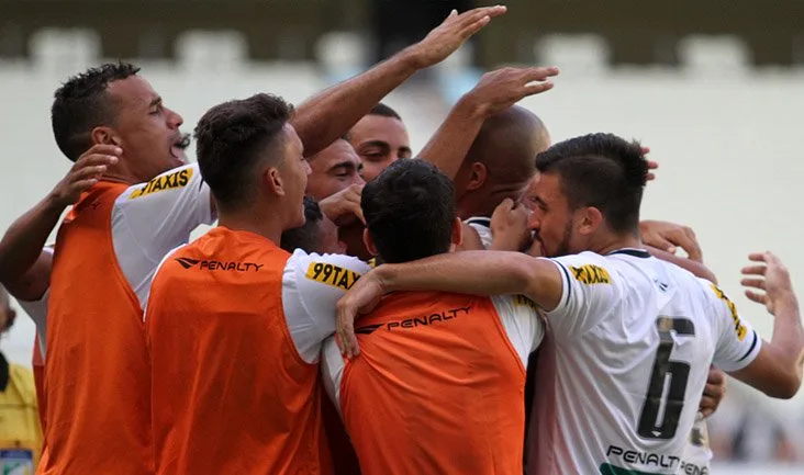 Ceará vira no final, supera Paraná e deixa a lanterna da Série B do Brasileiro