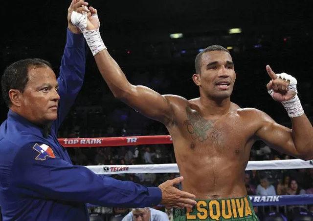 Boxeador capixaba Esquiva vence por decisão unânime e segue invicto como profissional