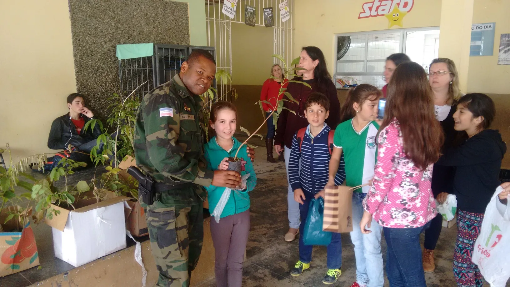 Polícia Ambiental realiza palestras com alunos em escola de Vargem Alta