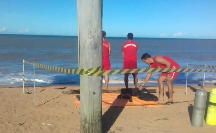 Corpo de rapaz que desapareceu em Manguinhos é encontrado em praia de Linhares