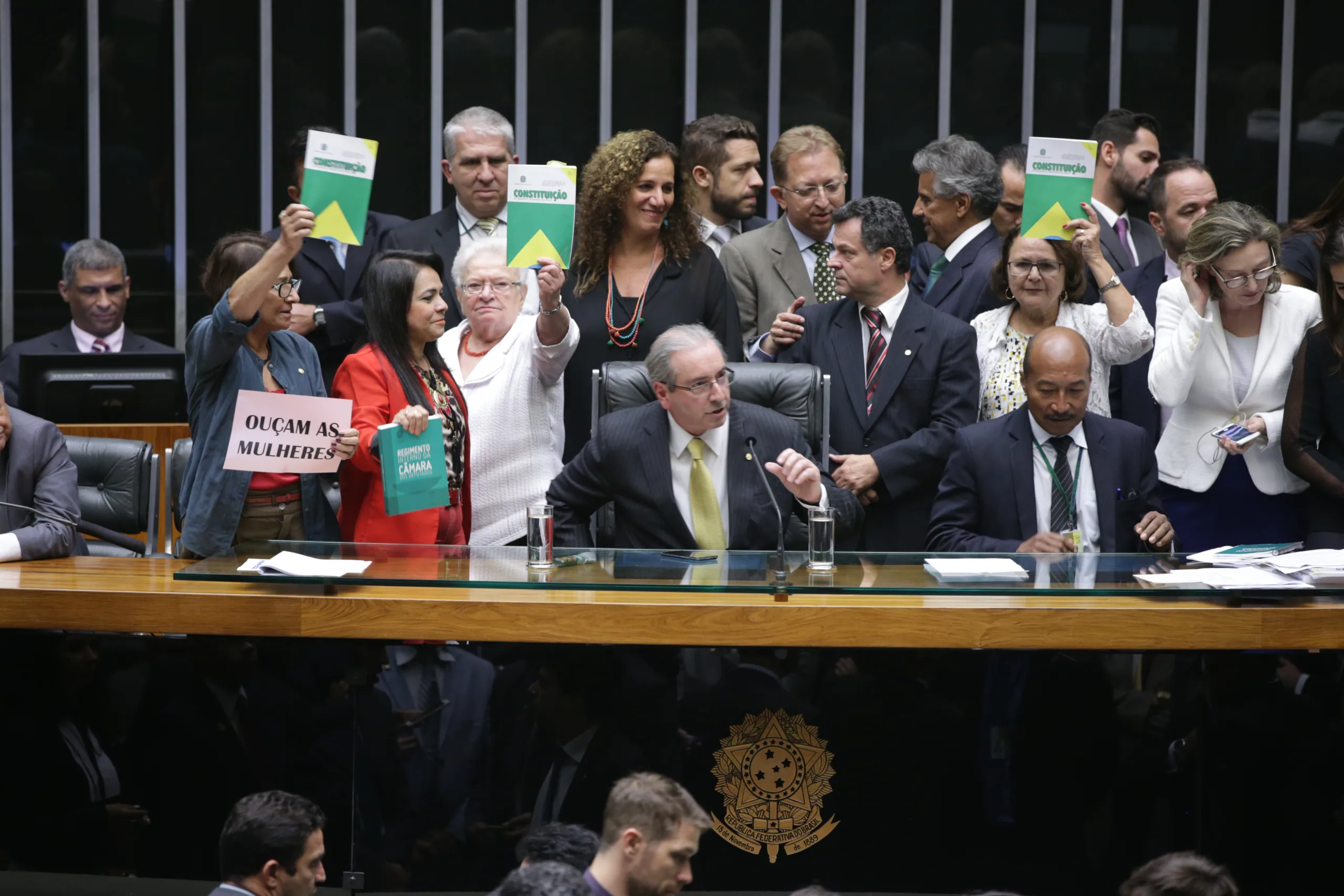 Cunha repete votação e aprova criação de novas comissões na Câmara