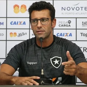 Valentim lamenta gol sofrido no fim, mas se diz confiante no título do Botafogo