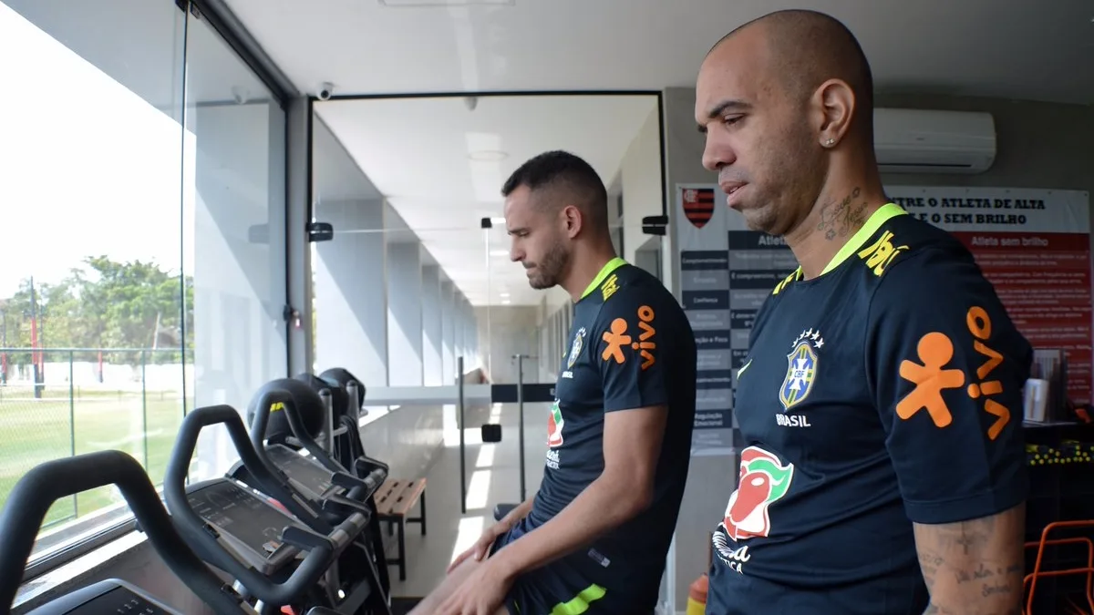 Tardelli e Renato Augusto treinam no Ninho do Urubu para jogos da seleção