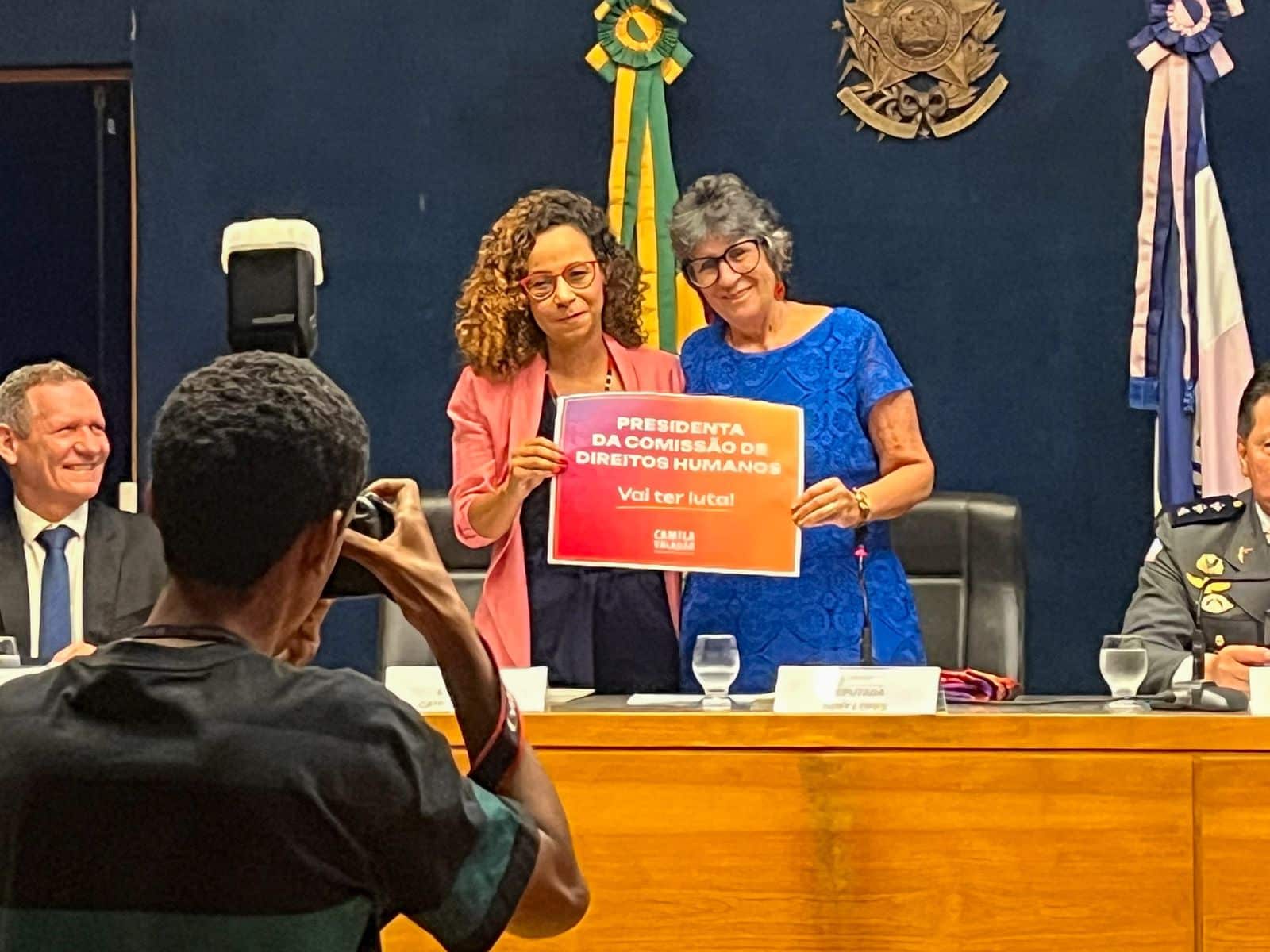 Camila e Iriny à frente da Comissão de Direitos Humanos / crédito: Camila Valadão