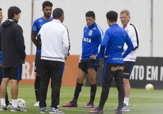 Oswaldo confirma Cássio, outras mudanças e diz: "Clássico foi feito para vencer"