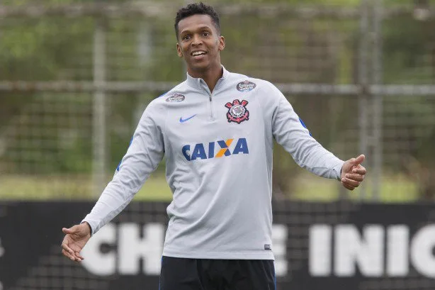 Jô admite que número de infectados pela covid-19 no Corinthians assusta