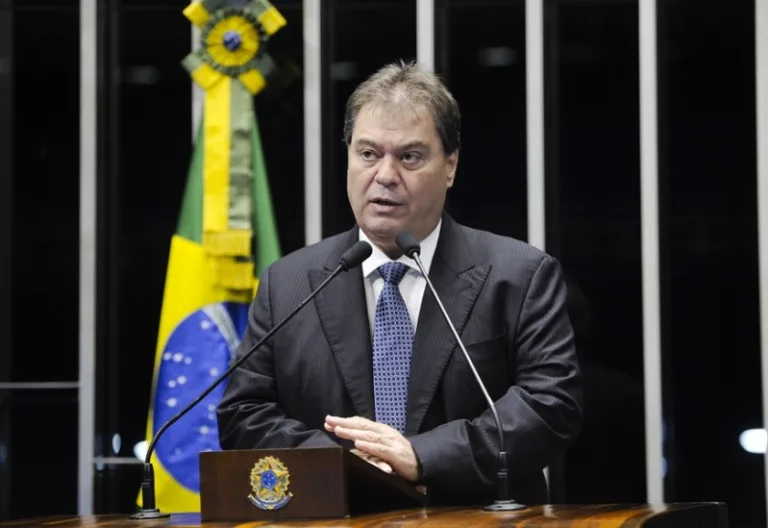 Senador Gim (PTB-DF) anuncia que na quarta-feira (12) será analisado pela Comissão de Constituição e Justiça (CCJ) projeto que garante que cônjuges, filhos ou pais assumam negócios como banca de jornal, quiosque, trailer ou estande de feira após a morte ou doença incapacitante do dono do negócio.