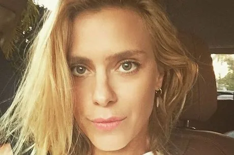 Carolina Dieckmann faz 38 anos e comemora: "Não penso muito nisso, ainda não sinto a idade"