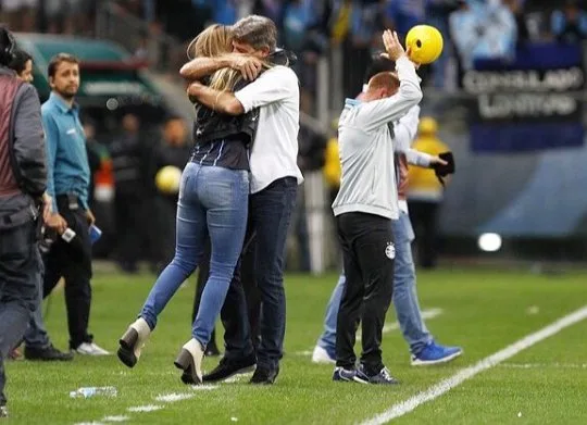 Grêmio é denunciado por entrada de filha de Renato em campo após semifinal