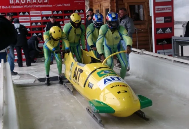 Brasil fica fora de final no bobsled, mas consegue resultado histórico