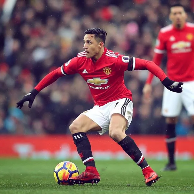 Sánchez rescinde com o Manchester United e assina por 3 anos com a Inter de Milão