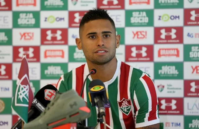 Kayke é apresentado no Fluminense e vê boa fase de Pedro como inspiradora