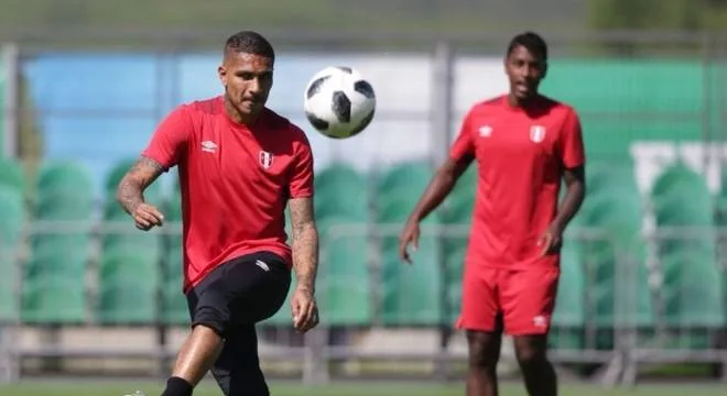 Com dois problemas, Peru faz último treino antes de encarar a França